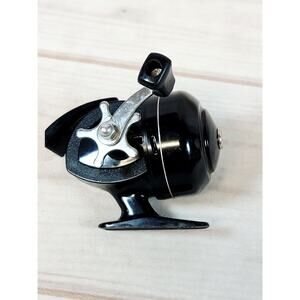 Vintage Daiwa 2100 Fishing Reel Black Excellent Tested